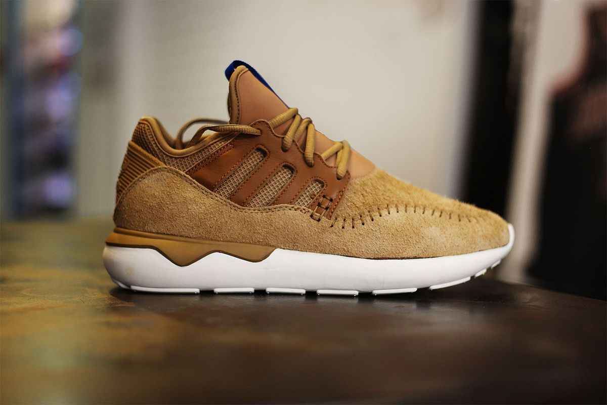 adidas tubular bege
