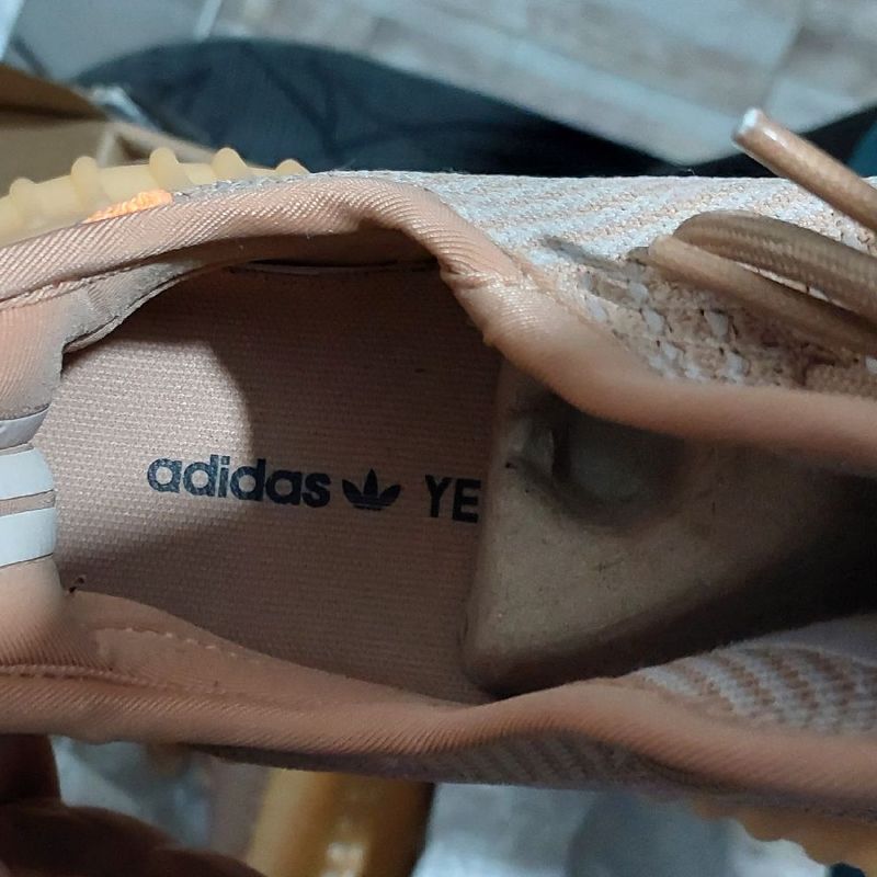 Adidas yeezy 550 usada hotsell