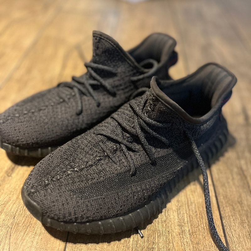 Yeezy preto hot sale refletivo