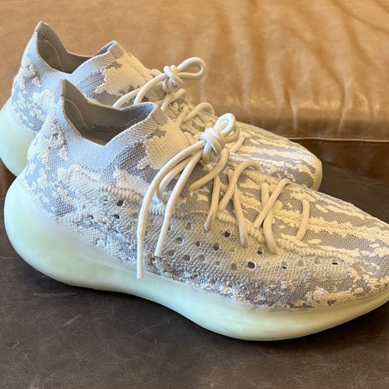 Adidas yeezy alien quest best sale