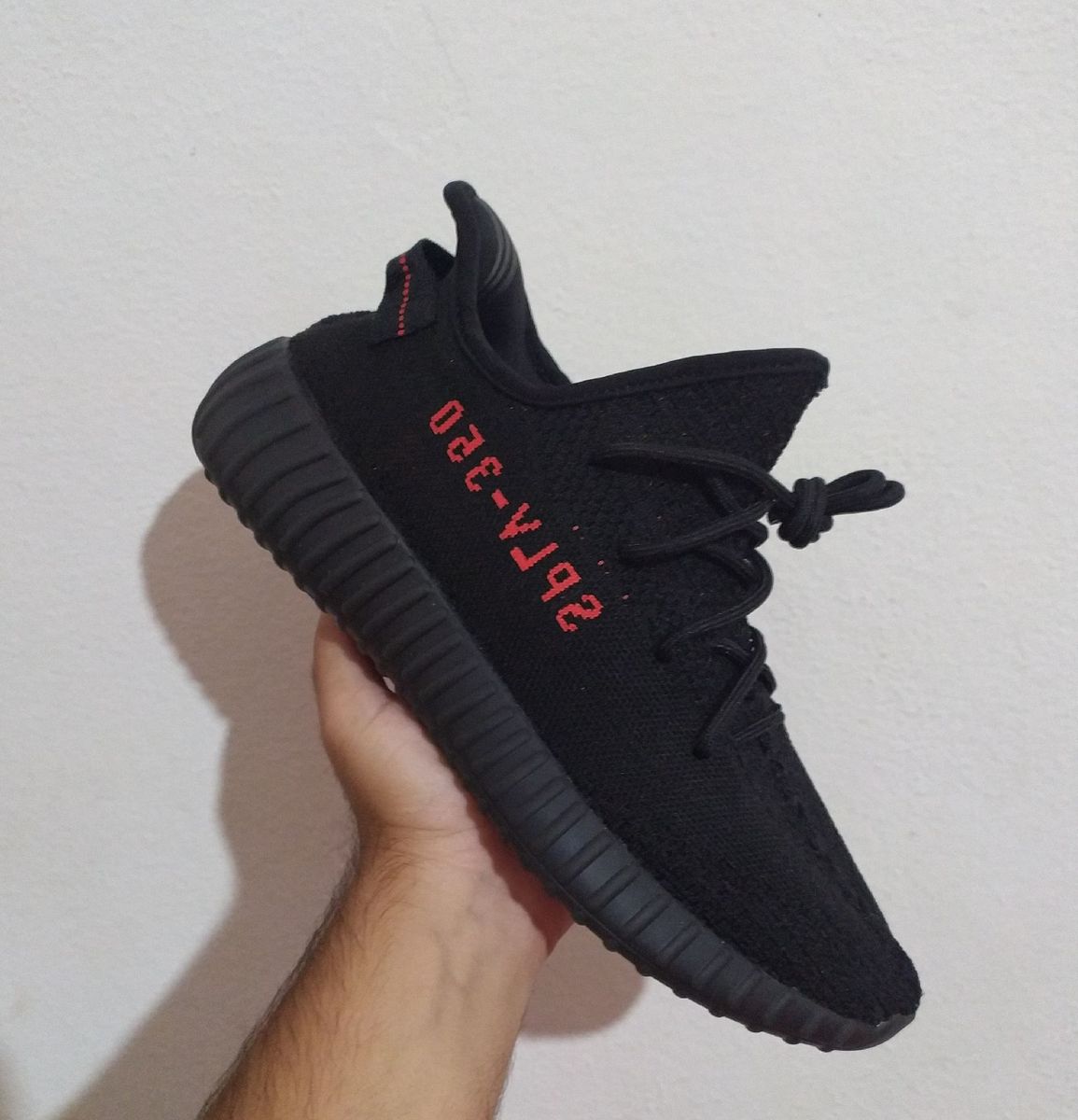 yeezy vermelho e preto