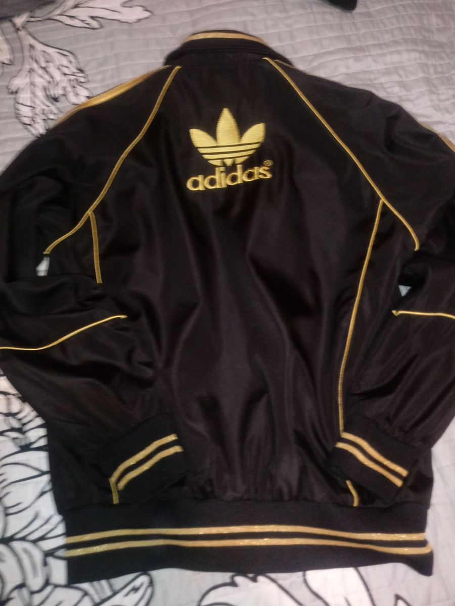 casaco adidas preto e dourado
