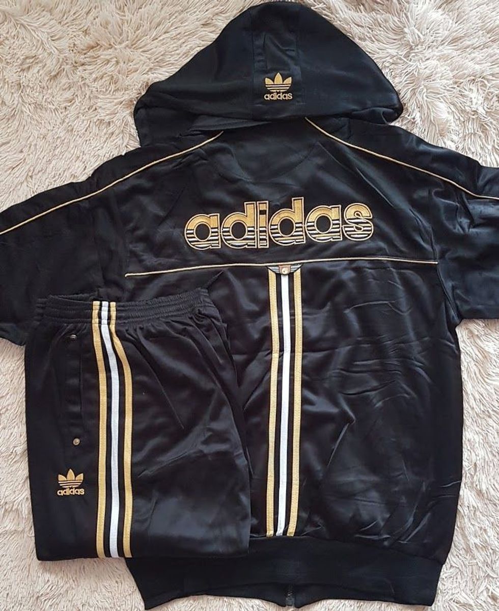 casaco adidas preto e dourado