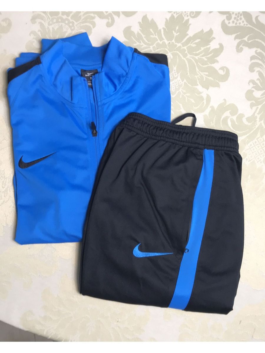 casaco e calça da nike