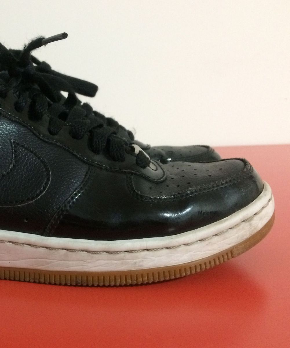 tenis nike brilhante feminino