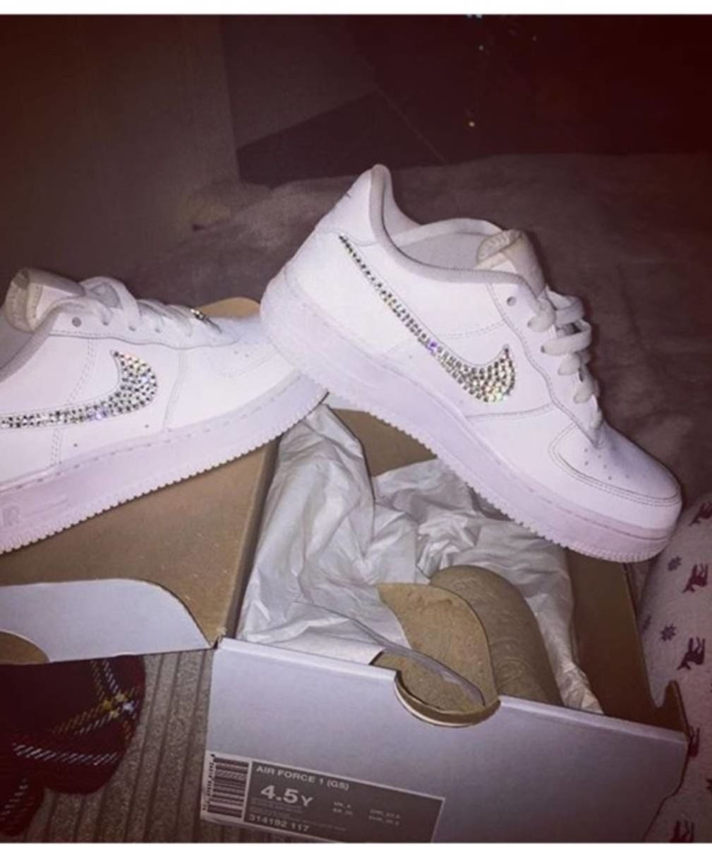 tenis branco feminino com strass