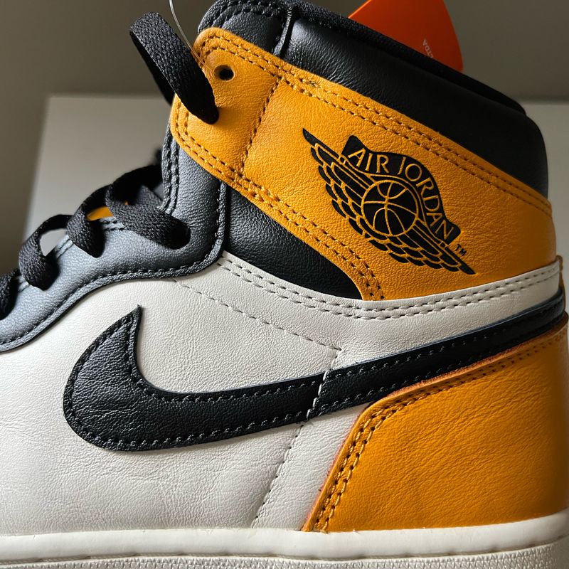 Air jordan 1 yellow best sale black toe