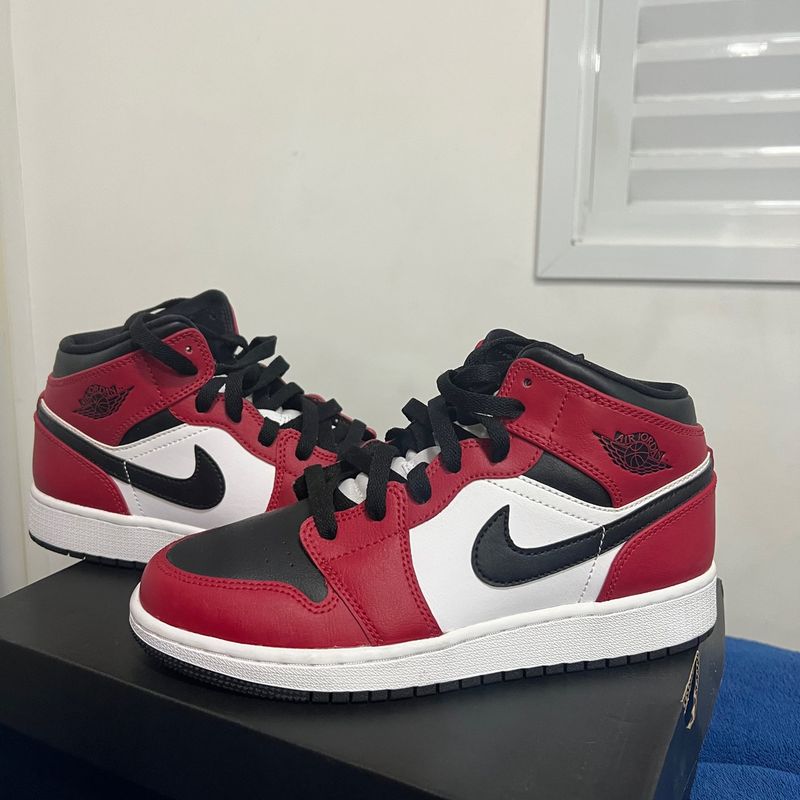 Air jordan 1 hot sale chicago black toe