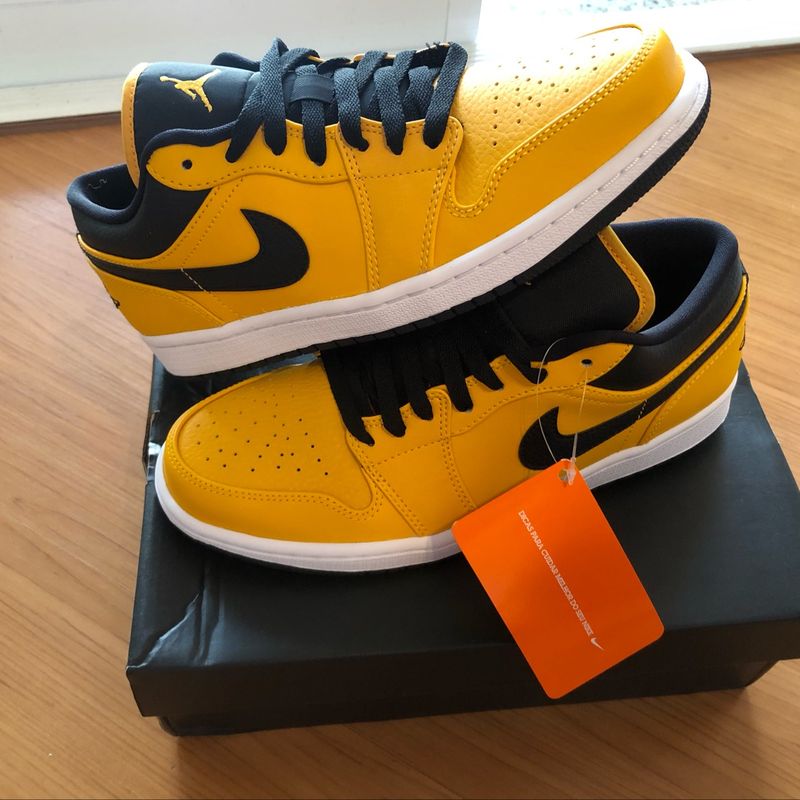 Air jordan best sale low university gold