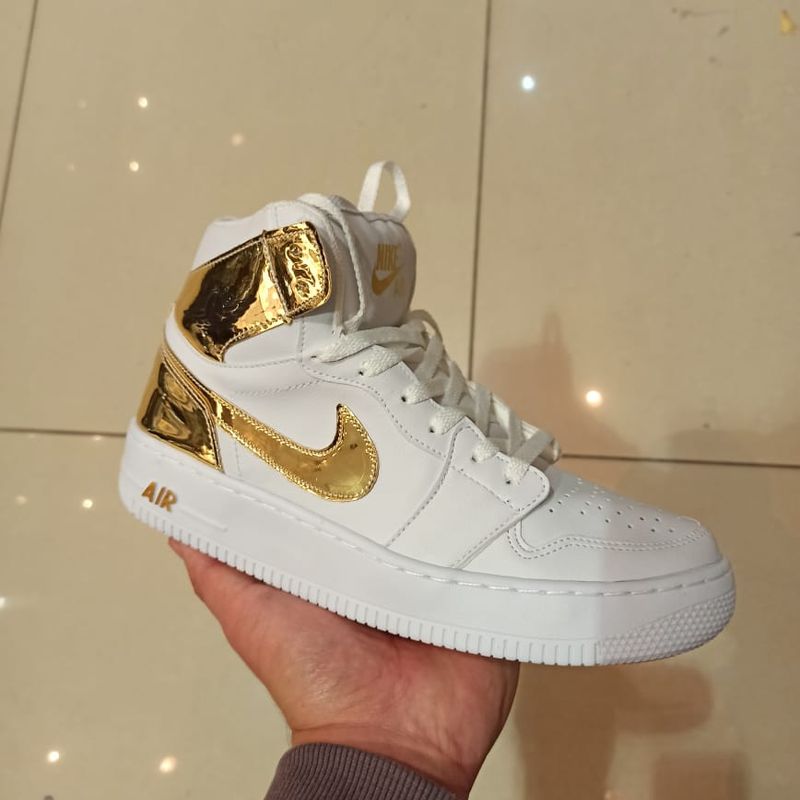 Tenis nike dourado cano 2024 alto