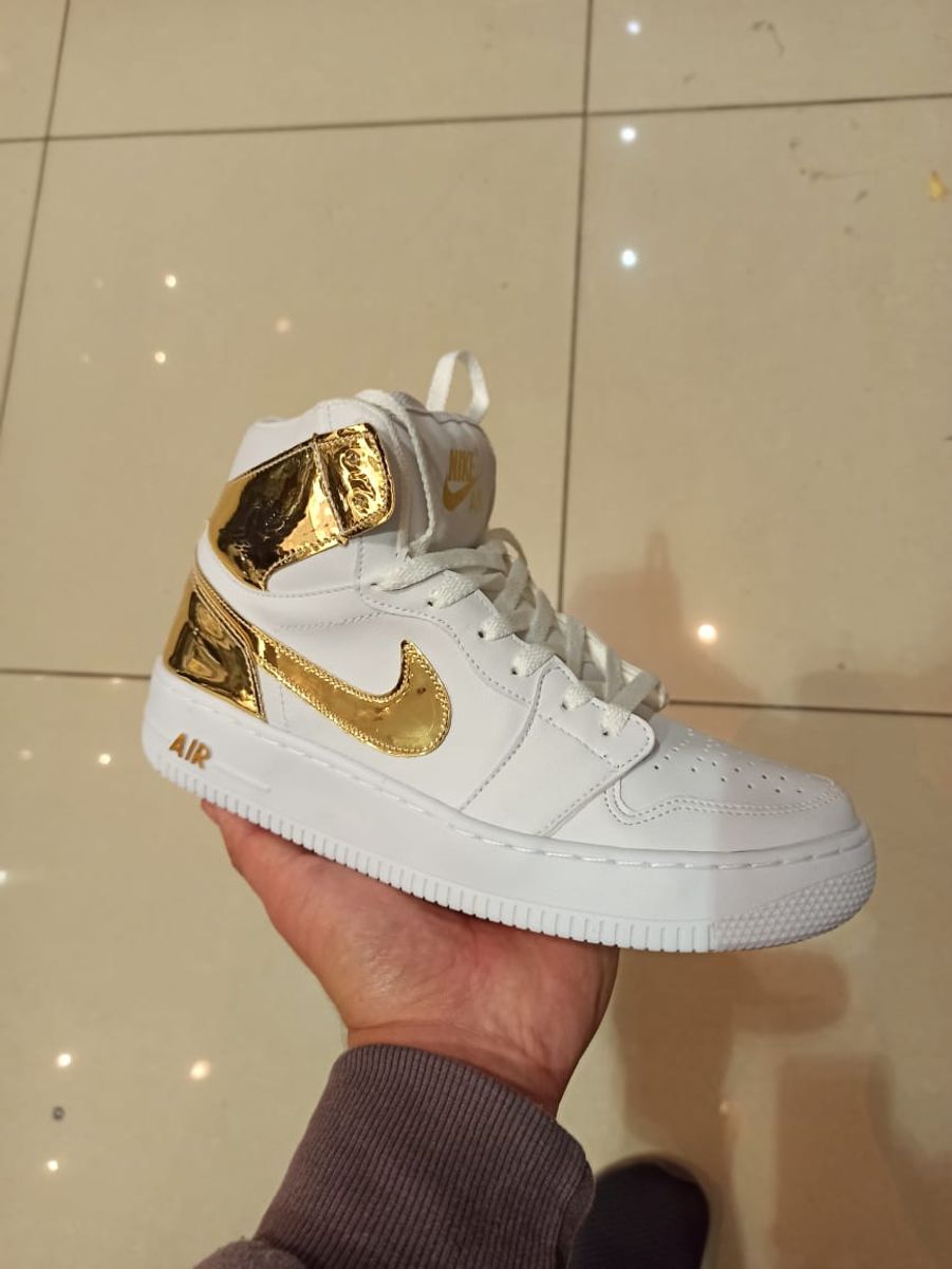 nike jordan dourado