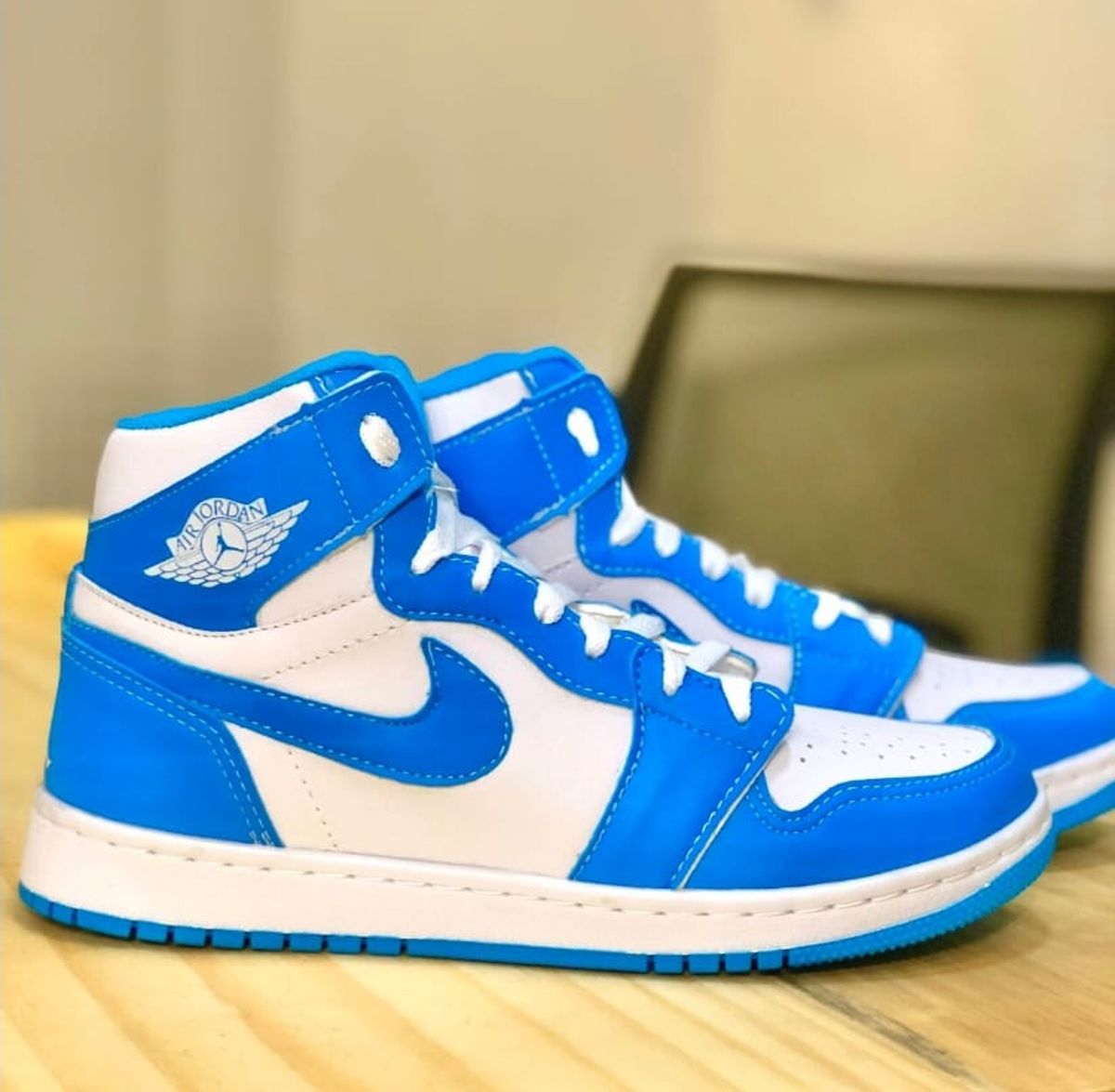 jordan branco e azul