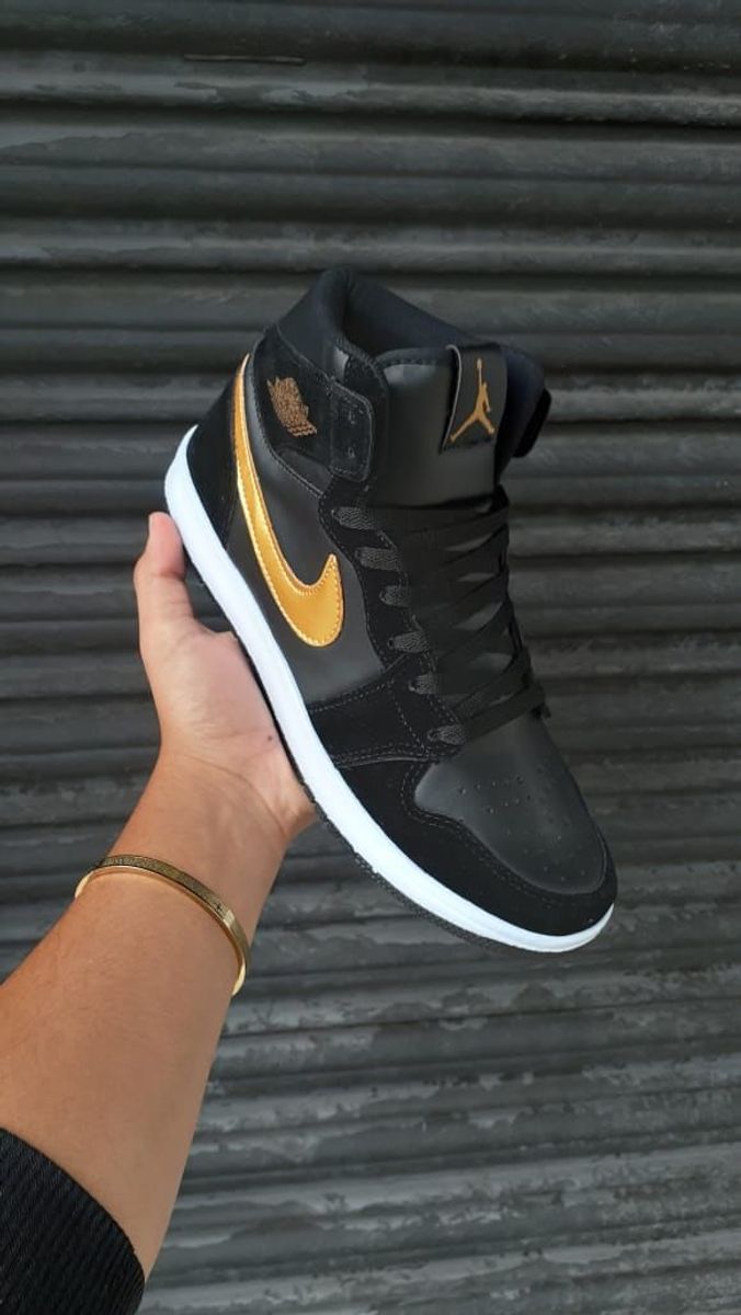 nike jordan dourado