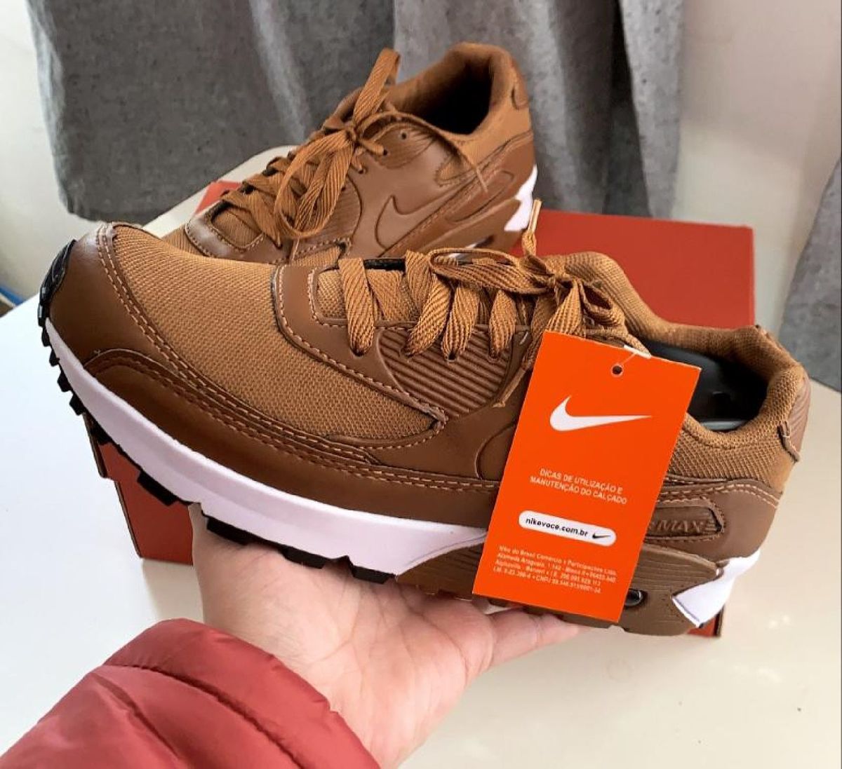 tenis nike marrom