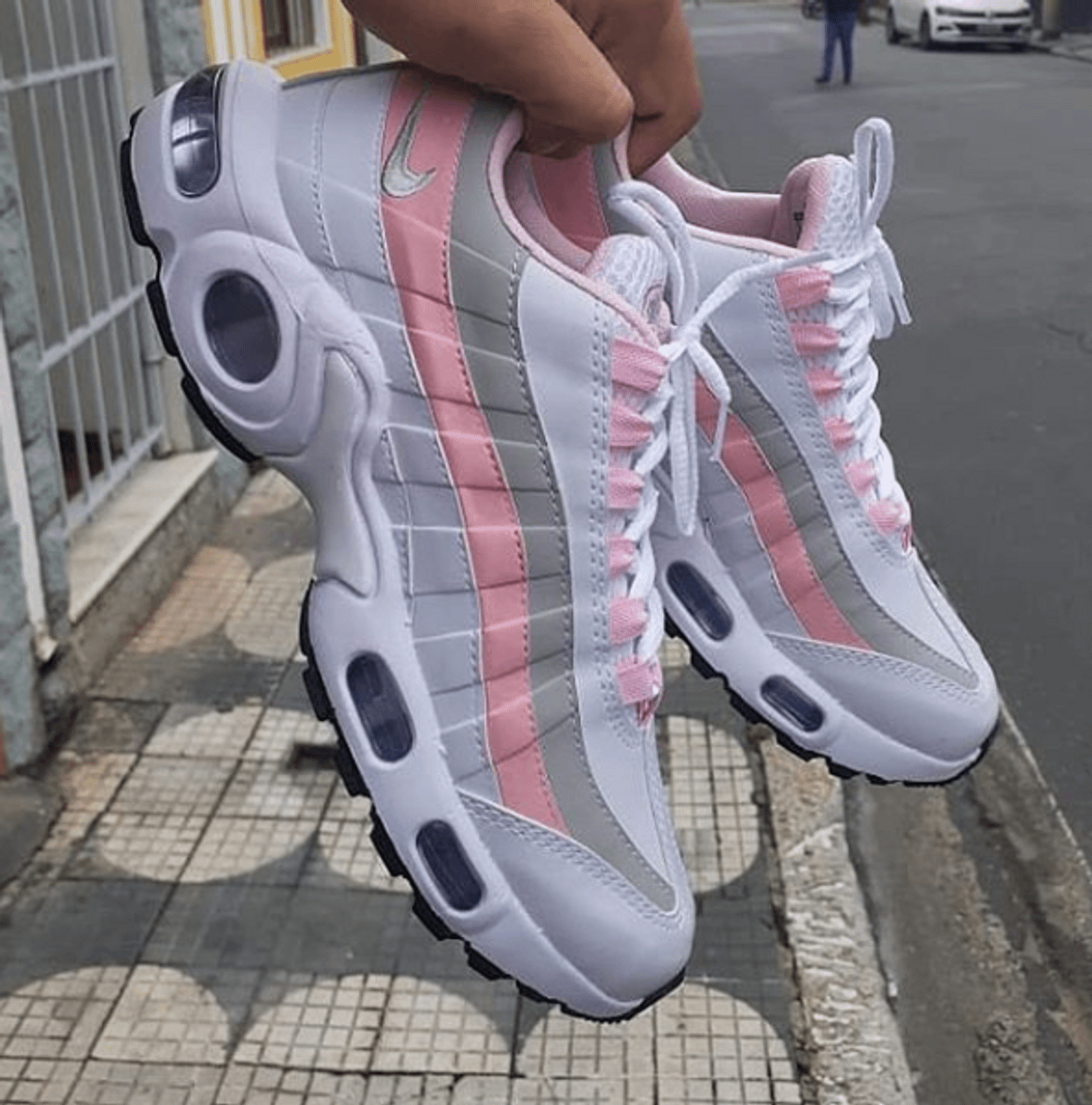 tenis da nike branco com rosa