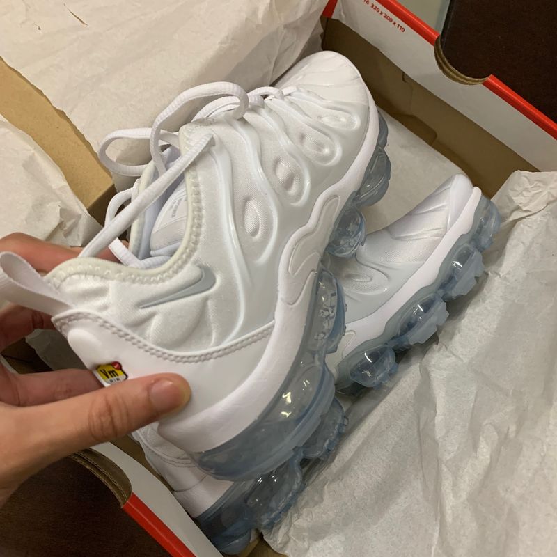 Vapormax plus best sale platinum white