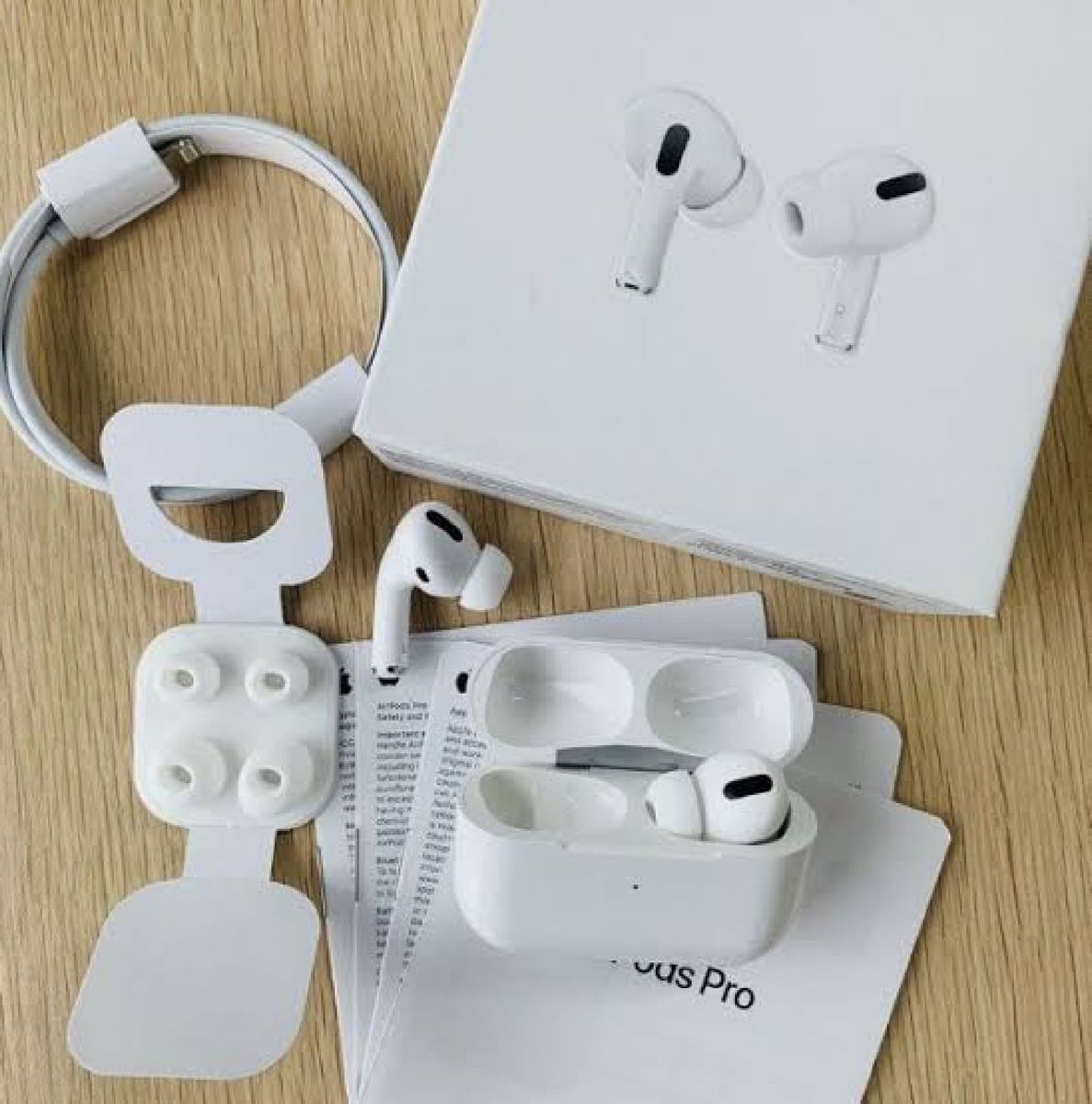 Airpods Pro Apple com Sacola e Capinha Ipod e Mp3 Player Apple Usado