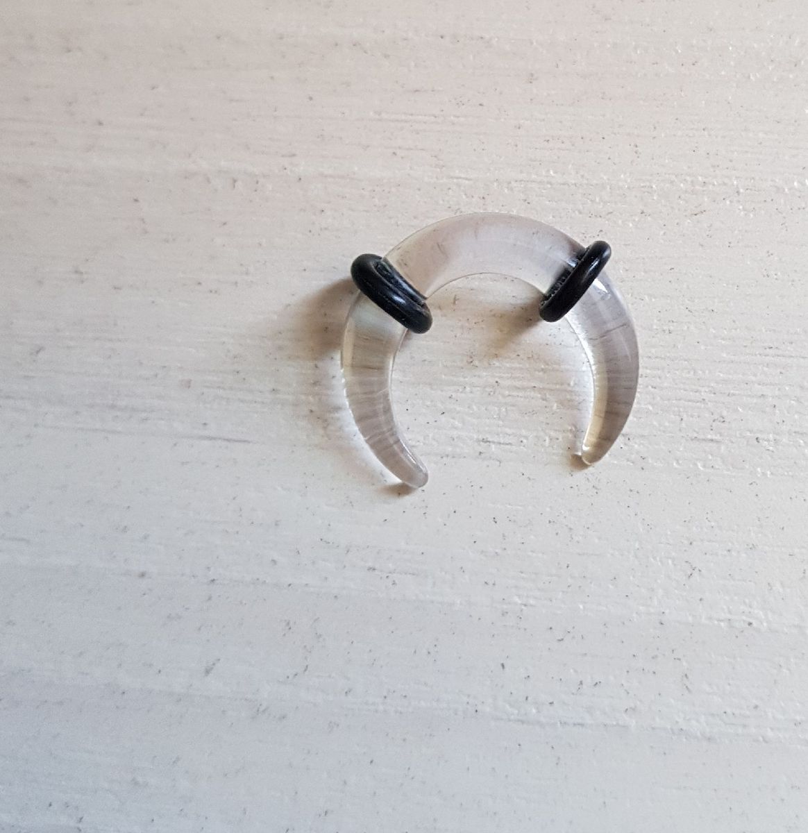 alargador chifre 4cm em acrílico transparente - bijoux hard core
