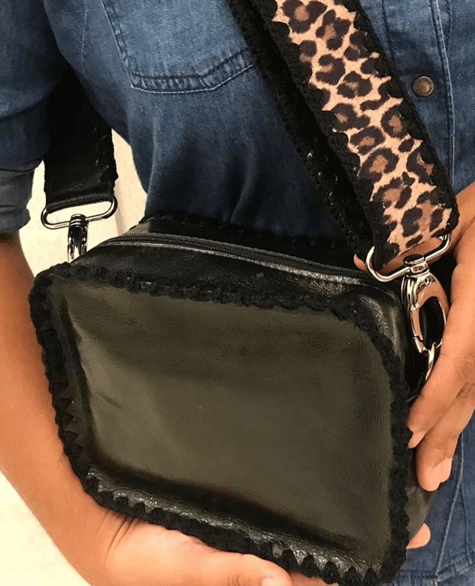 Alça para Bolsa em Estampa de Oncinha/ Preto e Fivela Dourada da Lukey Bags, Produto Feminino Lukey Bags Nunca Usado 48117314