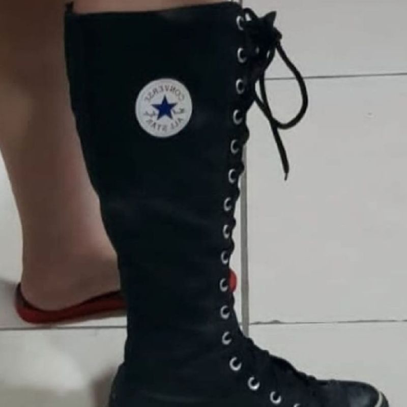 Emilia Brechó - Bota All Star cano Big Tower num.35 Raridade aqui na loja  👌 Em ótimo estado! 🏷50.00📌vendida Compre on-line e retire na loja quando  puder! Aceito transferência ou Boleto . . . . . . #