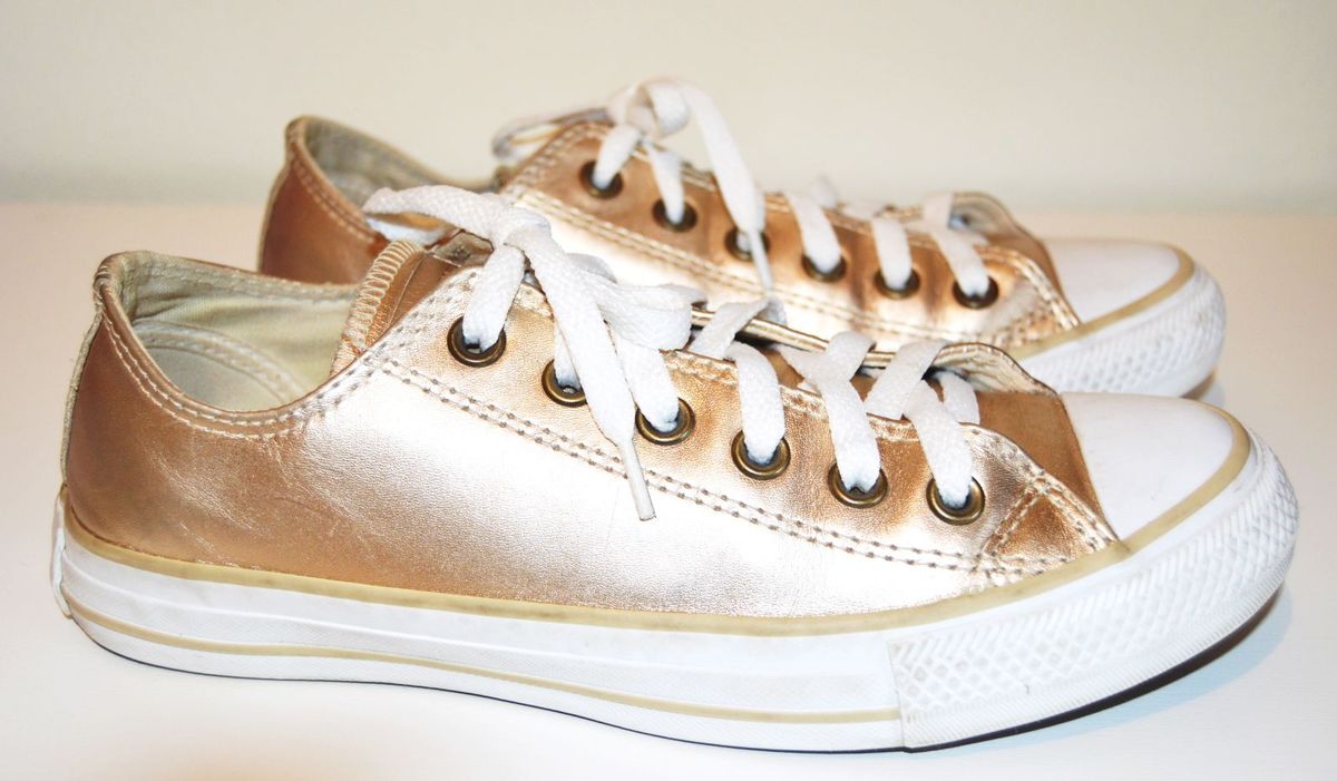 tenis dourado all star