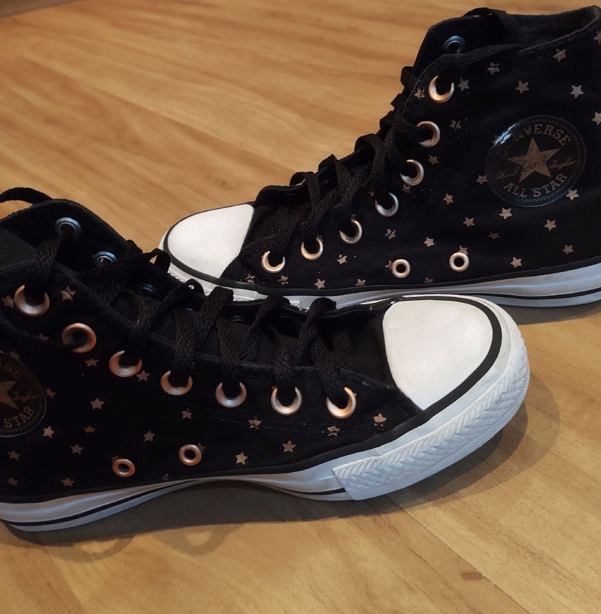 All Star Preto com Estrelinhas Douradas Tênis Feminino All Star Usado  48111956 enjoei