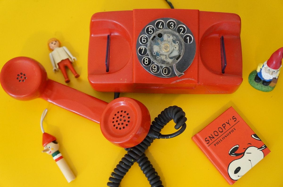 alo, é da década de 80? telefone antigo vermelho - vintage e retrô multtel