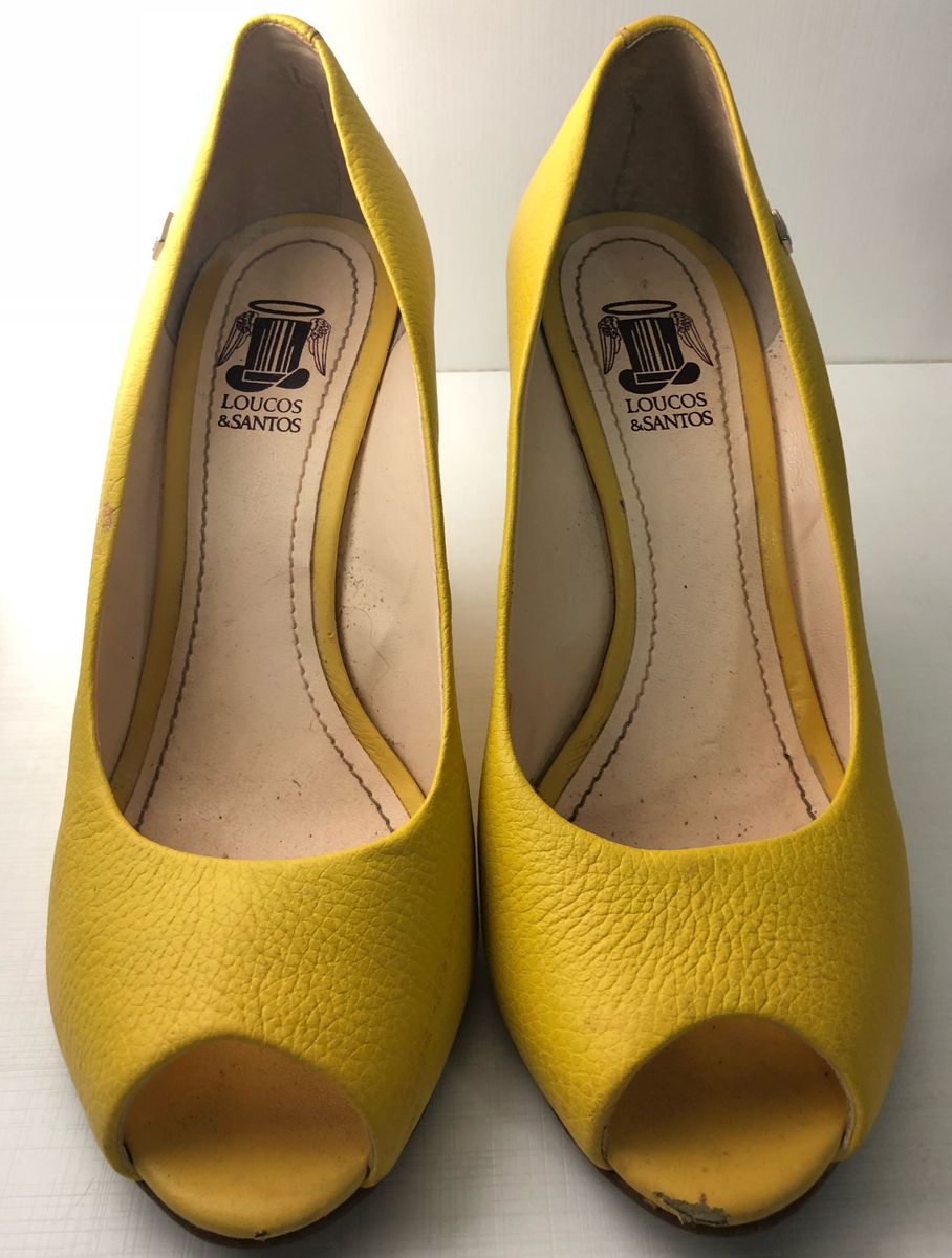 sapato anabela amarelo