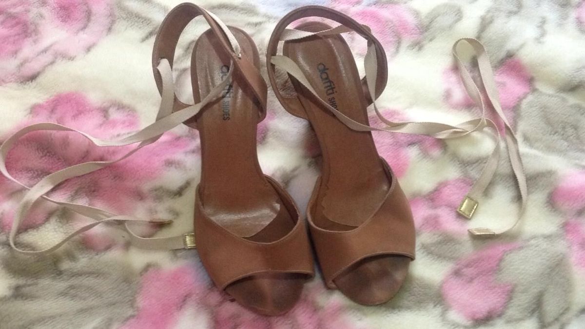 sandalia plataforma baixa dafiti