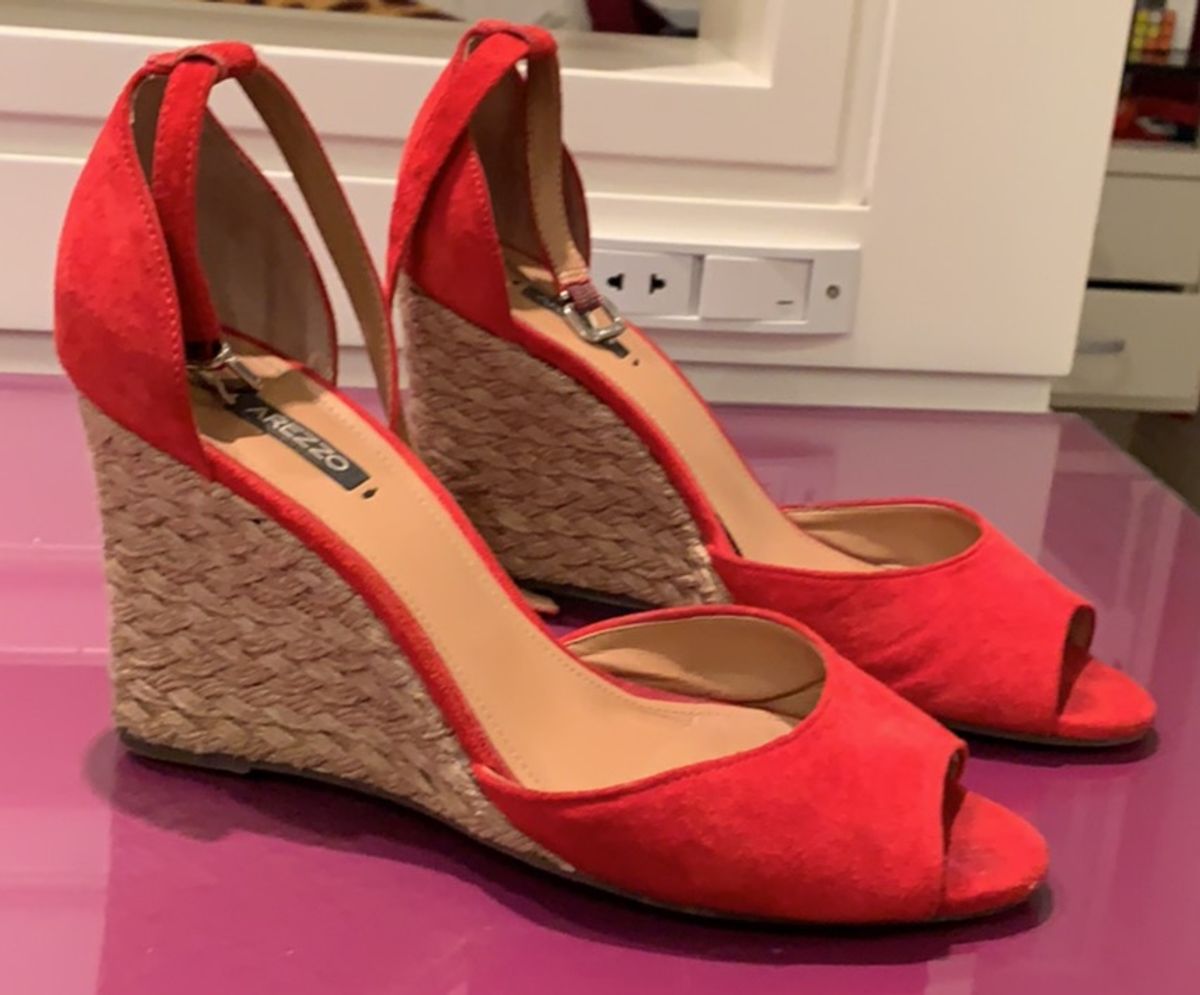 sandalia plataforma vermelha arezzo
