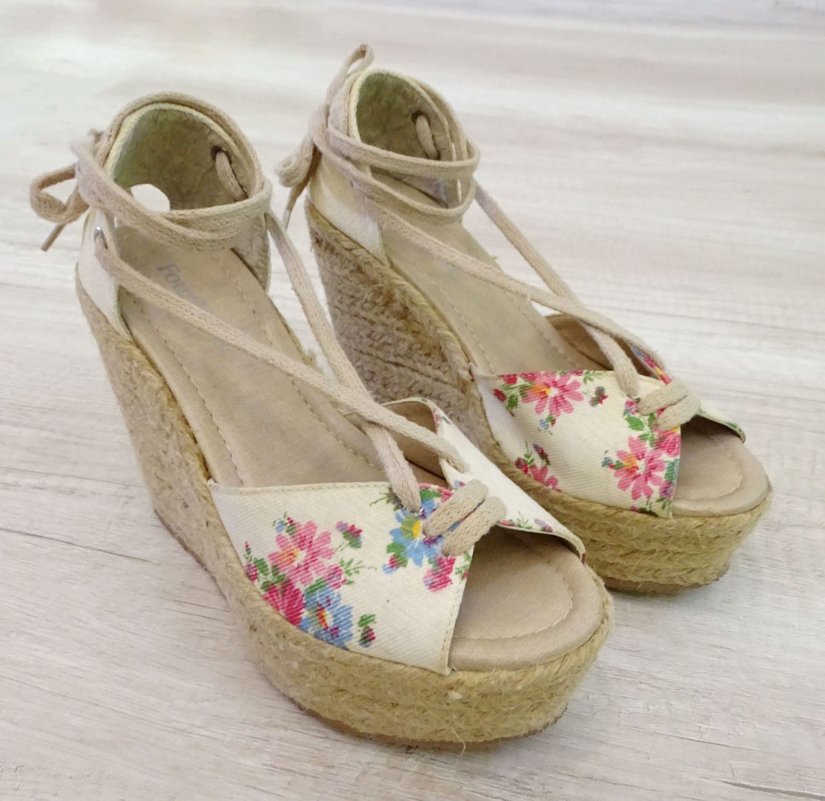 sandalia anabela florida