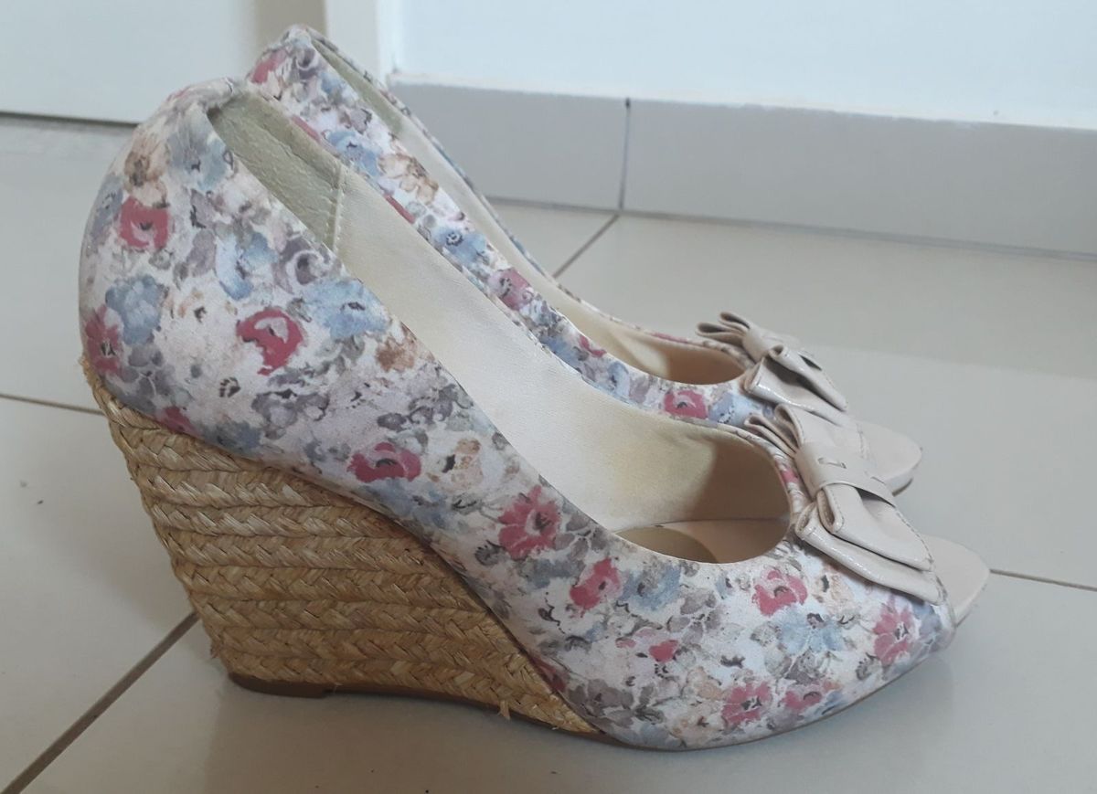 sandalia anabela florida