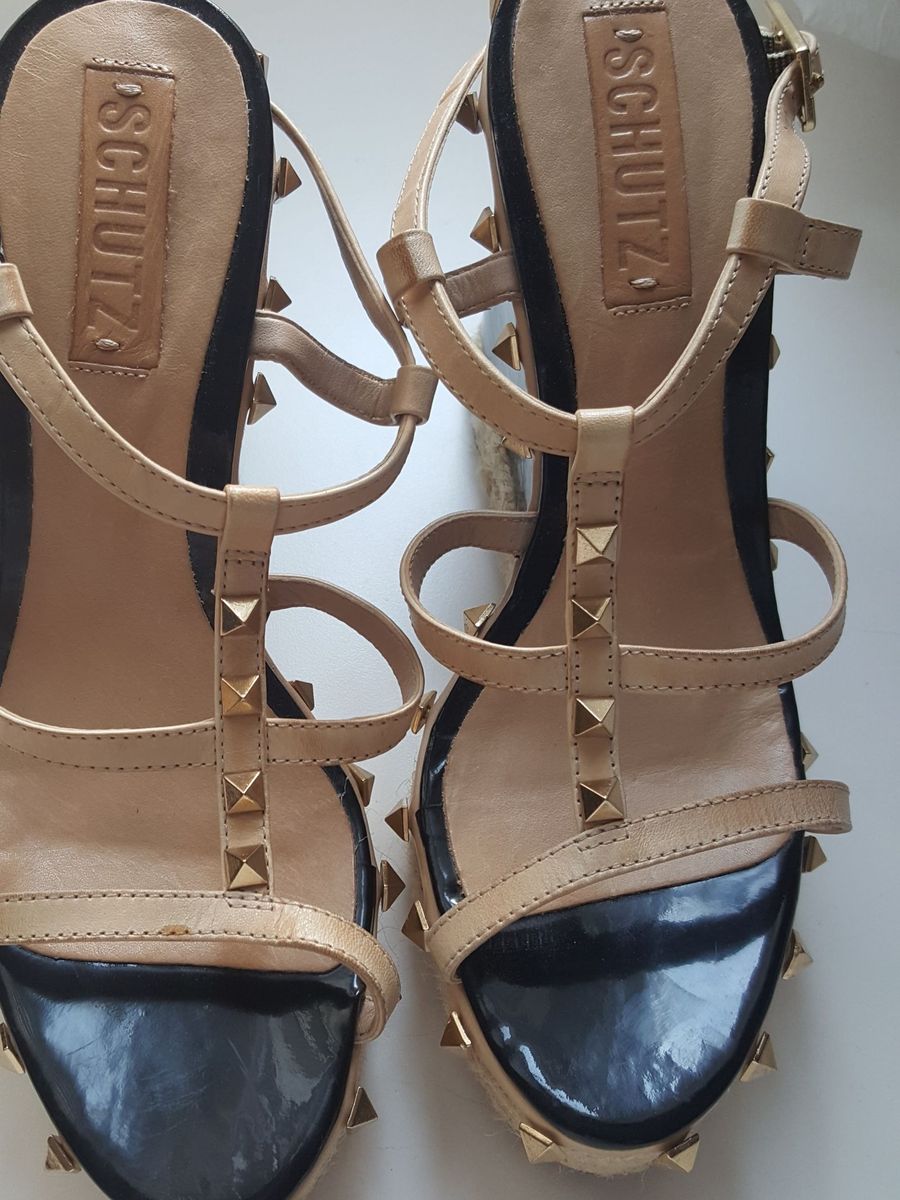 sandalia estilo valentino