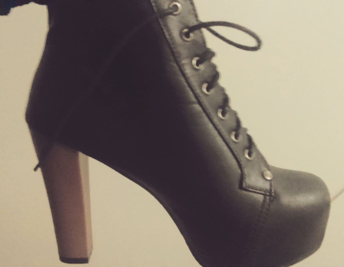 ankle boot estilo lita boot