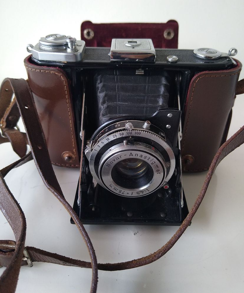 Zeiss Ikon Film camera Made In Germany vintage NOT TESTED SOLD AS IS