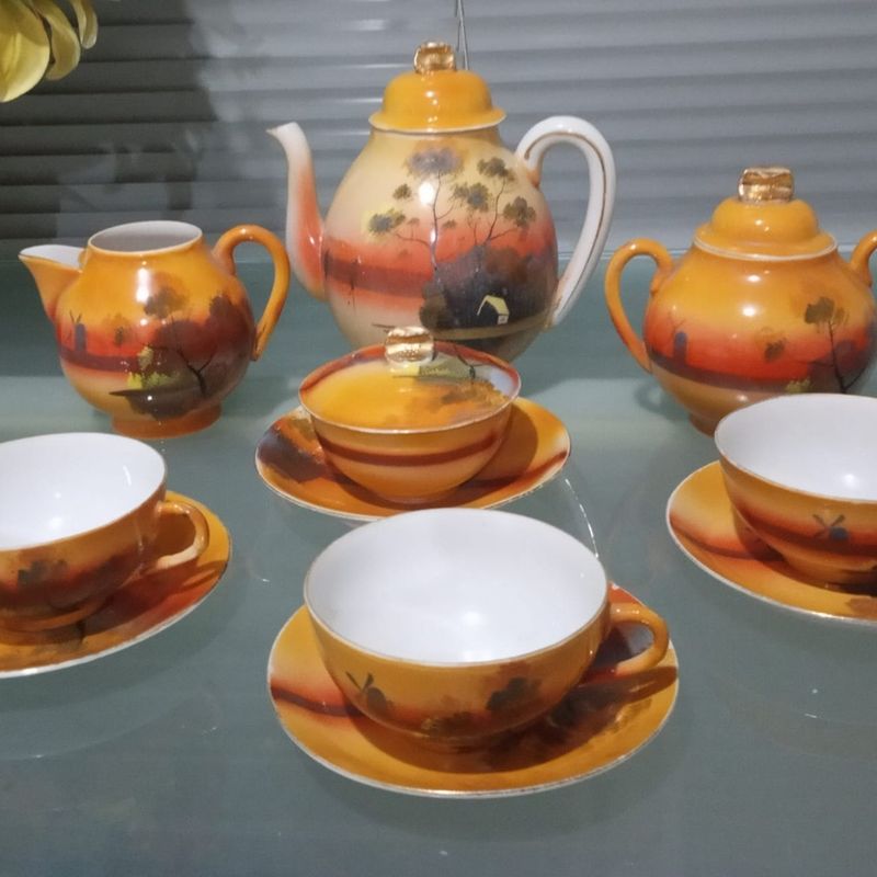 Antigo conjunto para chá em porcelana oriental policrom