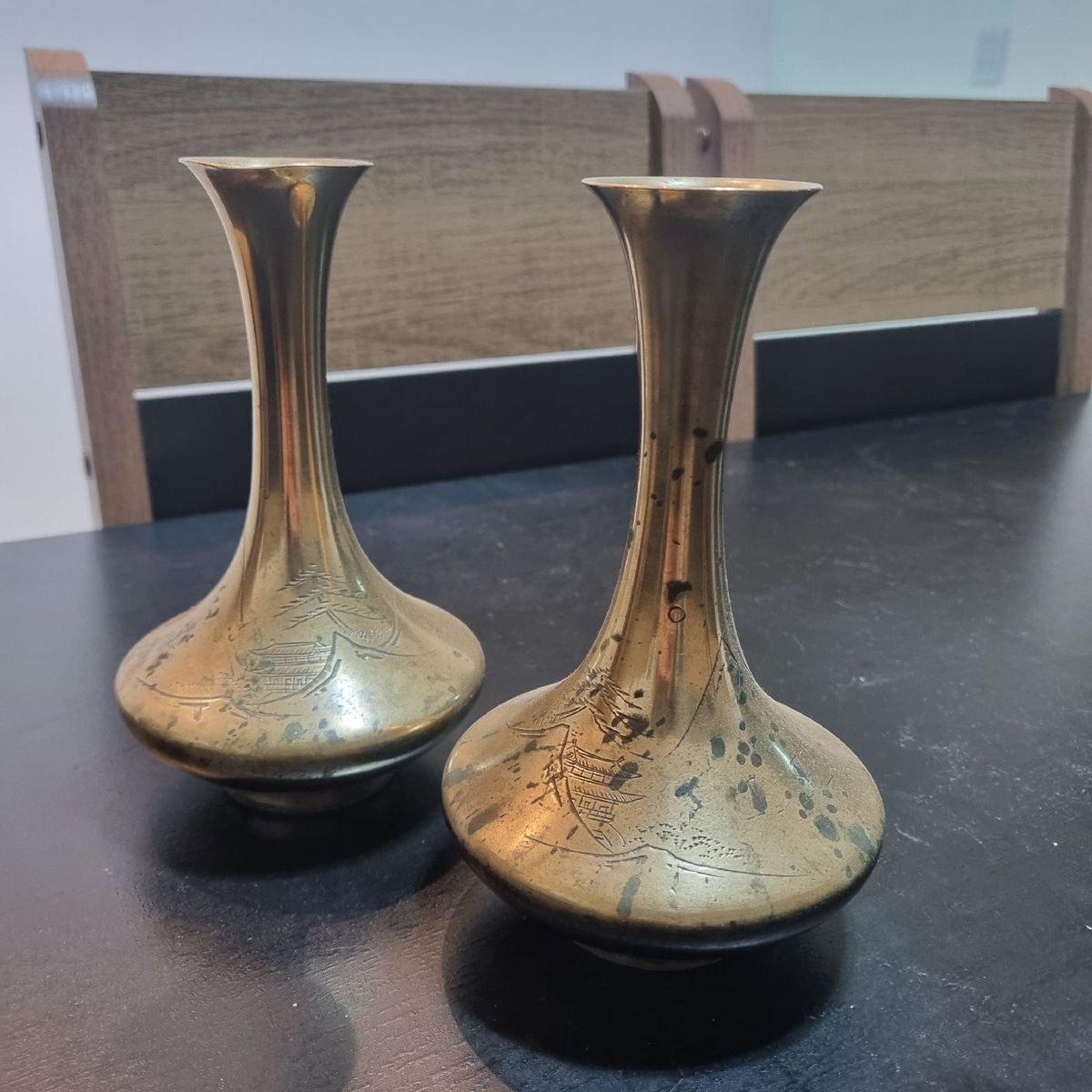 Antigos e Raros Vasos Japoneses em Bronze Maciço com Gravuras de Época ...