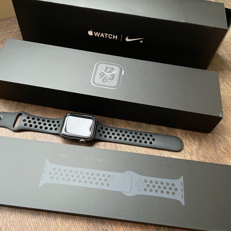 Apple Watch S4 de 44mm - Ed. Limitada Nike+ (Gps e Cel) - Usado em