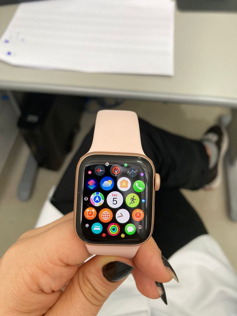 Apple Watch SE GPSモデル 40mm ピンクゴールド-