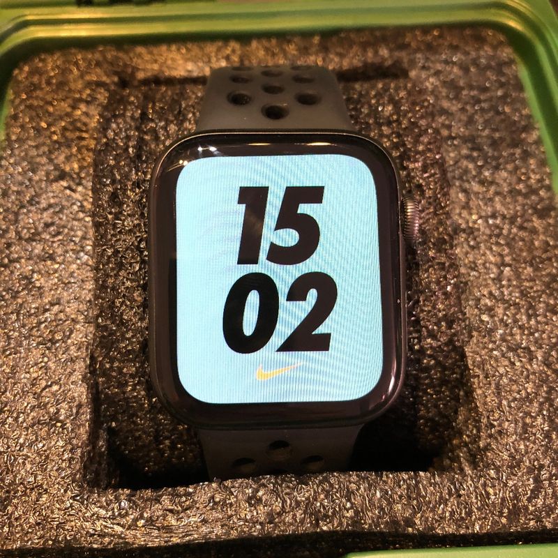 The Apple Watch Series 4 (GPS, selling Aluminum, 44mm)