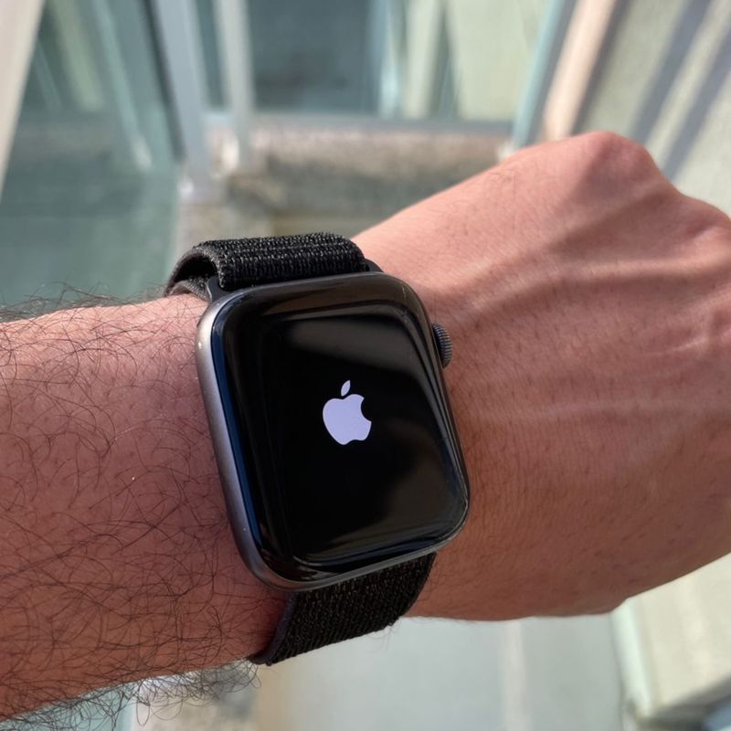 Apple watch series 4 best sale nike black sport loop