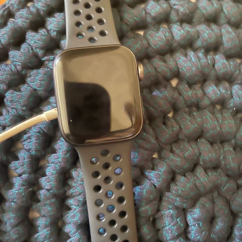 Apple watch series 4 nike sale gold