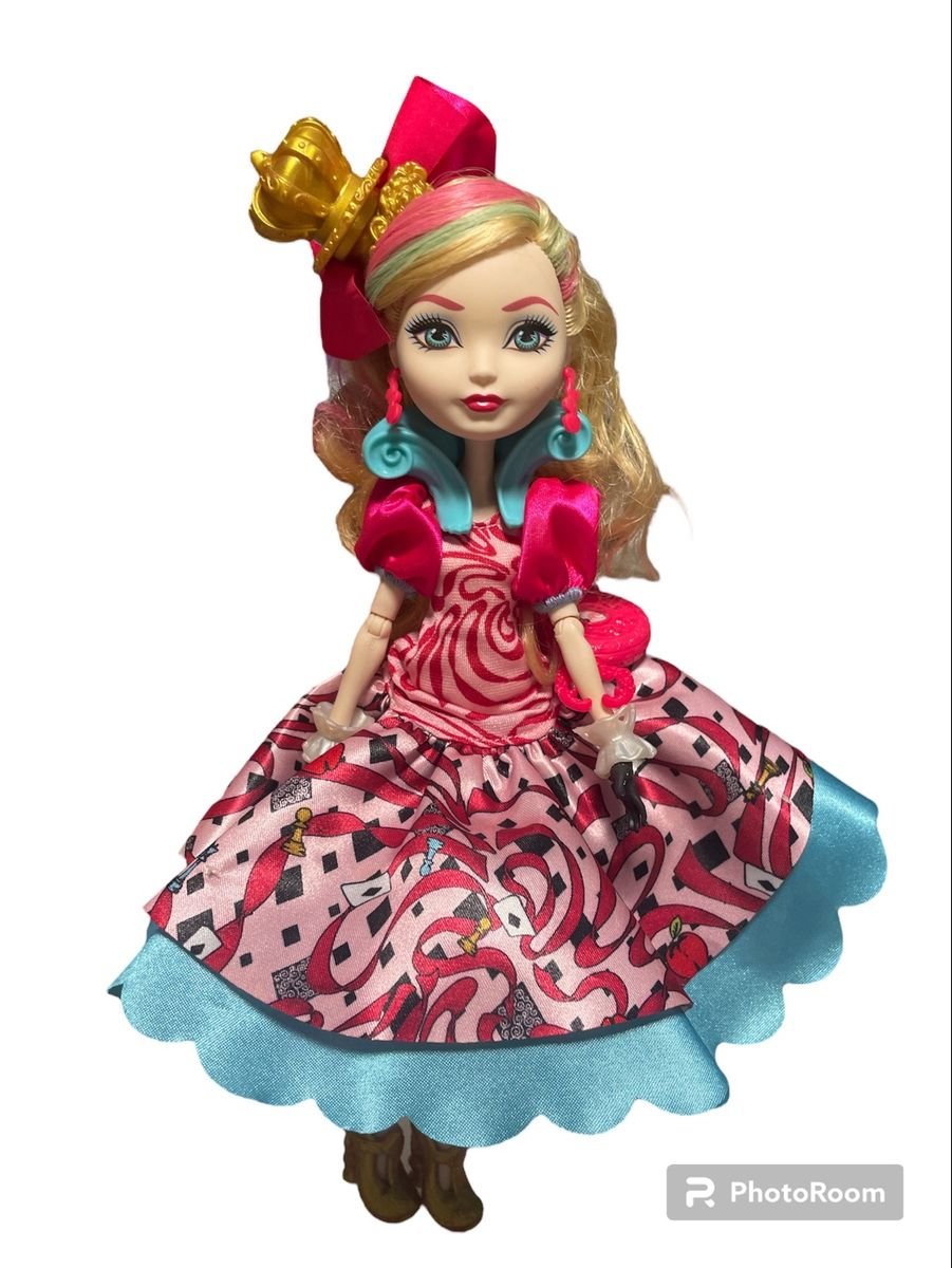 Boneca EVER AFTER HIGH FESTA DO CHÁ RAVEN QUEEN