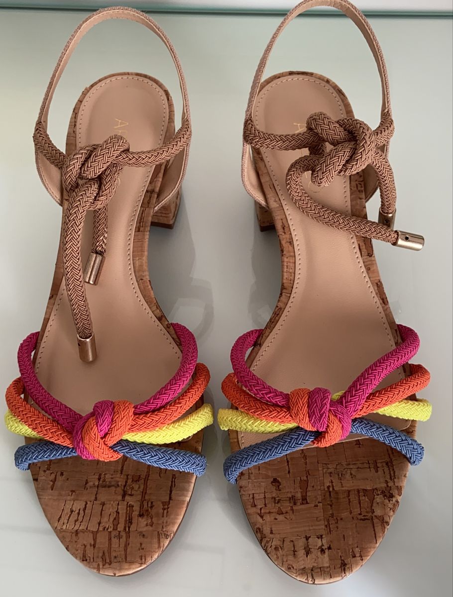 sandalia arezzo colorida