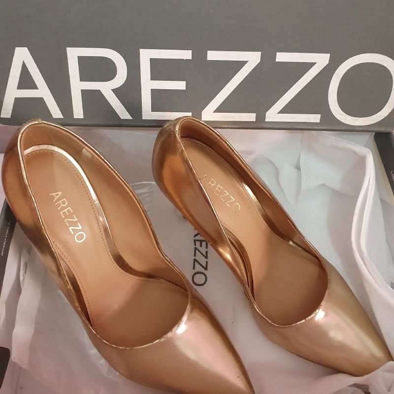 Arezzo Sapato Scarpin Bico Fino Salto Cor Dourado. Produto Novo Ainda Na Caixa Sapato Feminino Arezzo Nunca Usado 43006892 enjoei