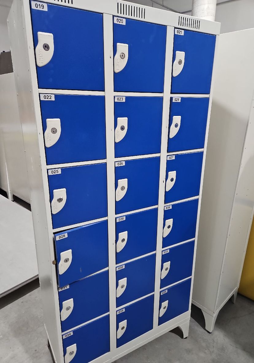 Armário ( Locker ) 18 Portas | Móvel Nilko Usado 95963000 | enjoei