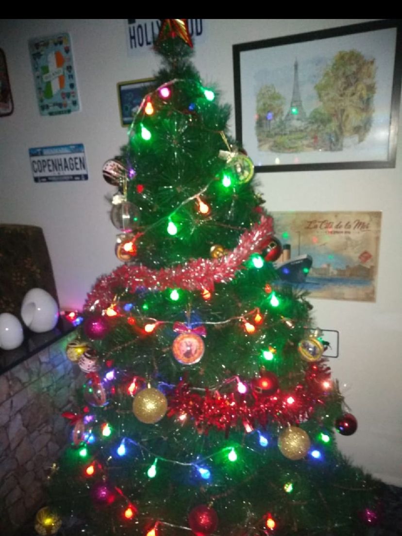 Árvore de Natal 1,80 Metros em Ótimo Estado | Item de Decoração Usado  79183978 | enjoei