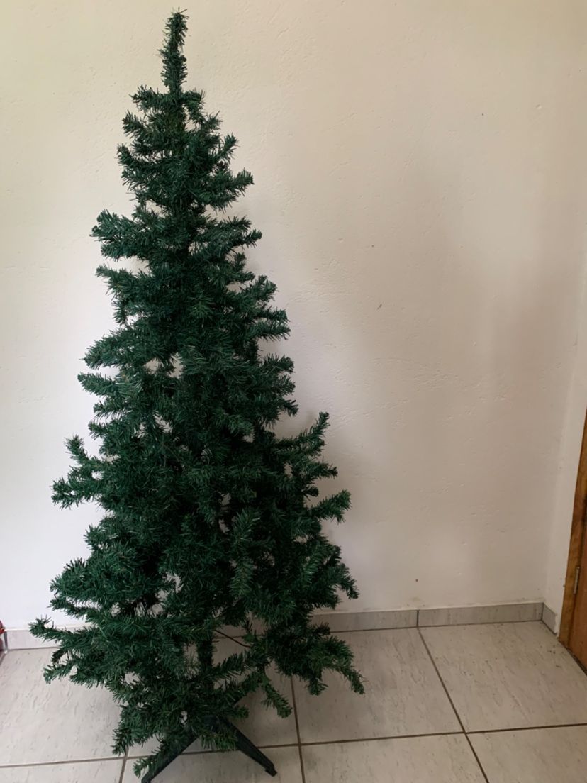 Árvore de Natal Grande | Item de Decoração Usado 78657065 | enjoei