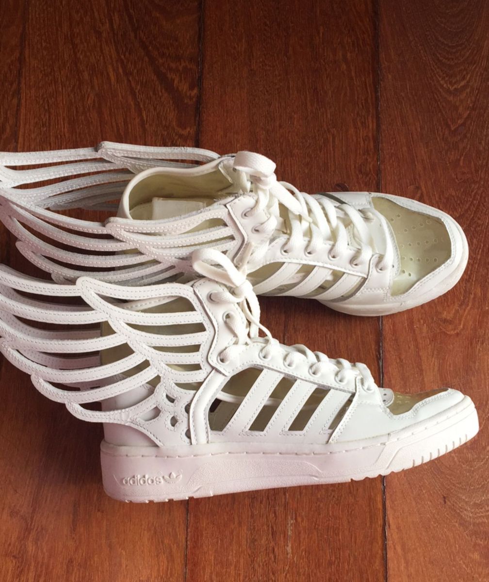 tenis da adidas com asas