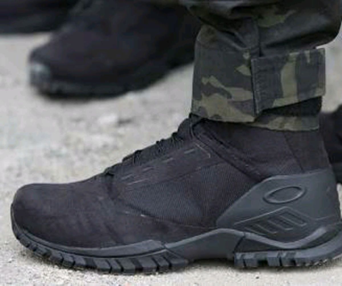oakley field assault boots black
